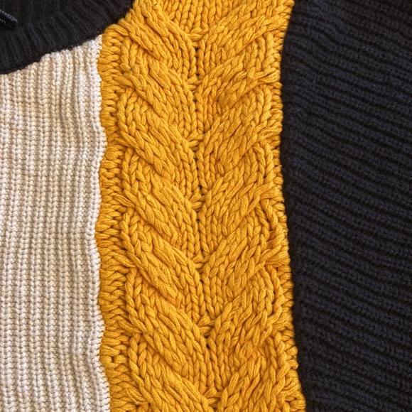 Moon&Madison cropped sweater bag sleeve sweater. Size M - Picture 6 of 8